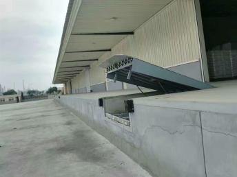 圖 連云港移動(dòng)式登車(chē)橋價(jià)格 技術(shù)成熟 產(chǎn)品穩(wěn)定 濟(jì)南工程機(jī)械