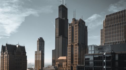 金融街 賣(mài)資產(chǎn)以降負(fù)債 添利潤(rùn) 金融街如何應(yīng)對(duì)營(yíng)收毛利率雙降